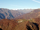 Alpe Colla e testata della Valstrona con alle spalle il Massiccio del Rosa