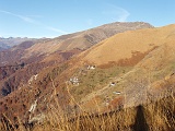 Alpe Morello (mt.1286) , sullo sfondo a dx le mete : Massone ed Eyehorn