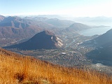 Risalendo i "gobbi" in primo piano Gravellona Toce , il Montorfano (mt.794) e il fiume Toce