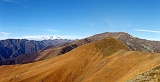 Più a sx la testata della Valle Strona e il Massiccio del Monte Rosa poi ancora il Massone,l'Eyehorn e in primo piano il Poggio Croce