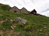 Sopra l'Alpe un piccolo alpeggio dal nome curioso : "il Ghiaccio"(mt.1490)