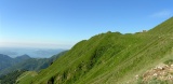 Salendo al Pian Vada' : a sx il Lago Maggiore , in alto a dx il nuovo Rifugio del Pian Vadà (mt.1711)