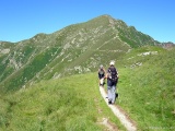 Davanti a noi si staglia il Monte Zeda (mt.2156) mentre alla nostra sx.....