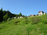 Cortevecchio (mt.1515) : il alto a sx il pennone del punto panoramico (vedi poi nell'ultima foto)