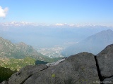 La piana dell'Ossola e sullo sfondo tra gli altri  il Monte Leone (al centro)