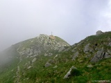 Arrivo in cima  in compagnia di nebbie e schiarite !!