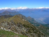 Le Alpi sullo sfondo e la Valdossola dalla vetta