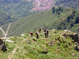 Ritorniamo a valle tra passaggi suggestivi e ulteriori alpeggi