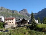 Siamo all'Alpe Devero (mt.1640) : la giornata e' splendida....