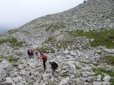 Scendiamo nella giavina sottostante diretti al Passo Cornera