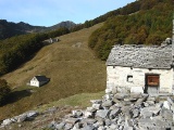 Poi  svoltiamo decisamente alla sx.....