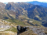 Sullo sfondo anche le piste da sci della Piana di Vigezzo e un'infinità di alpeggi